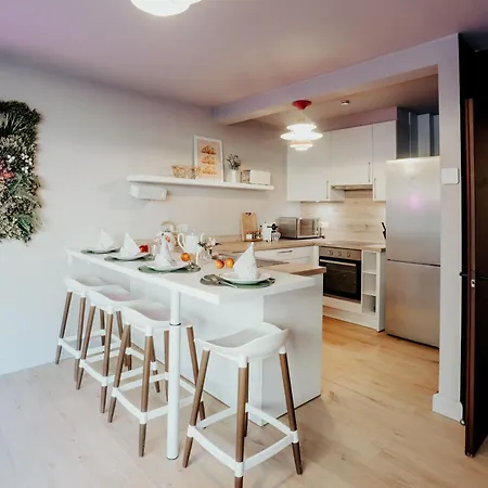 4 Seasons House *